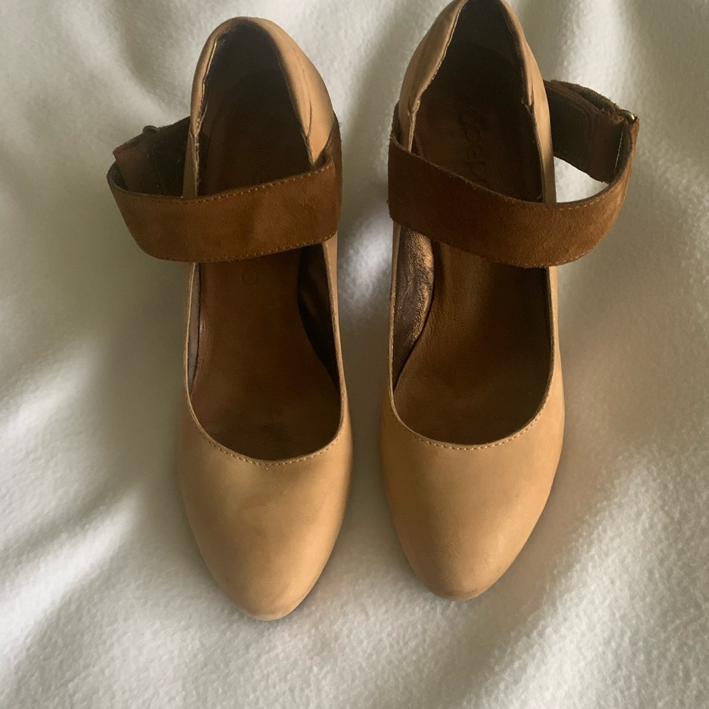 Apepazza Suede Platform Round Toe Pump